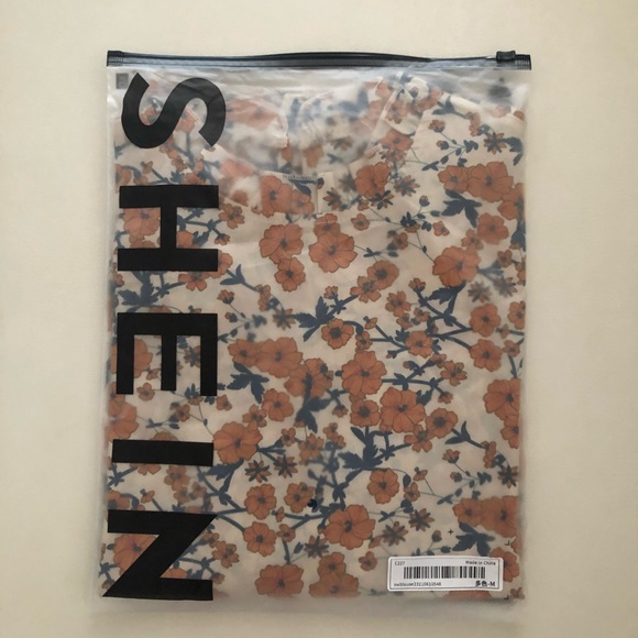 💰2/$20💰SHEIN Floral Top with Ruffle Trim - Picture 6 of 6